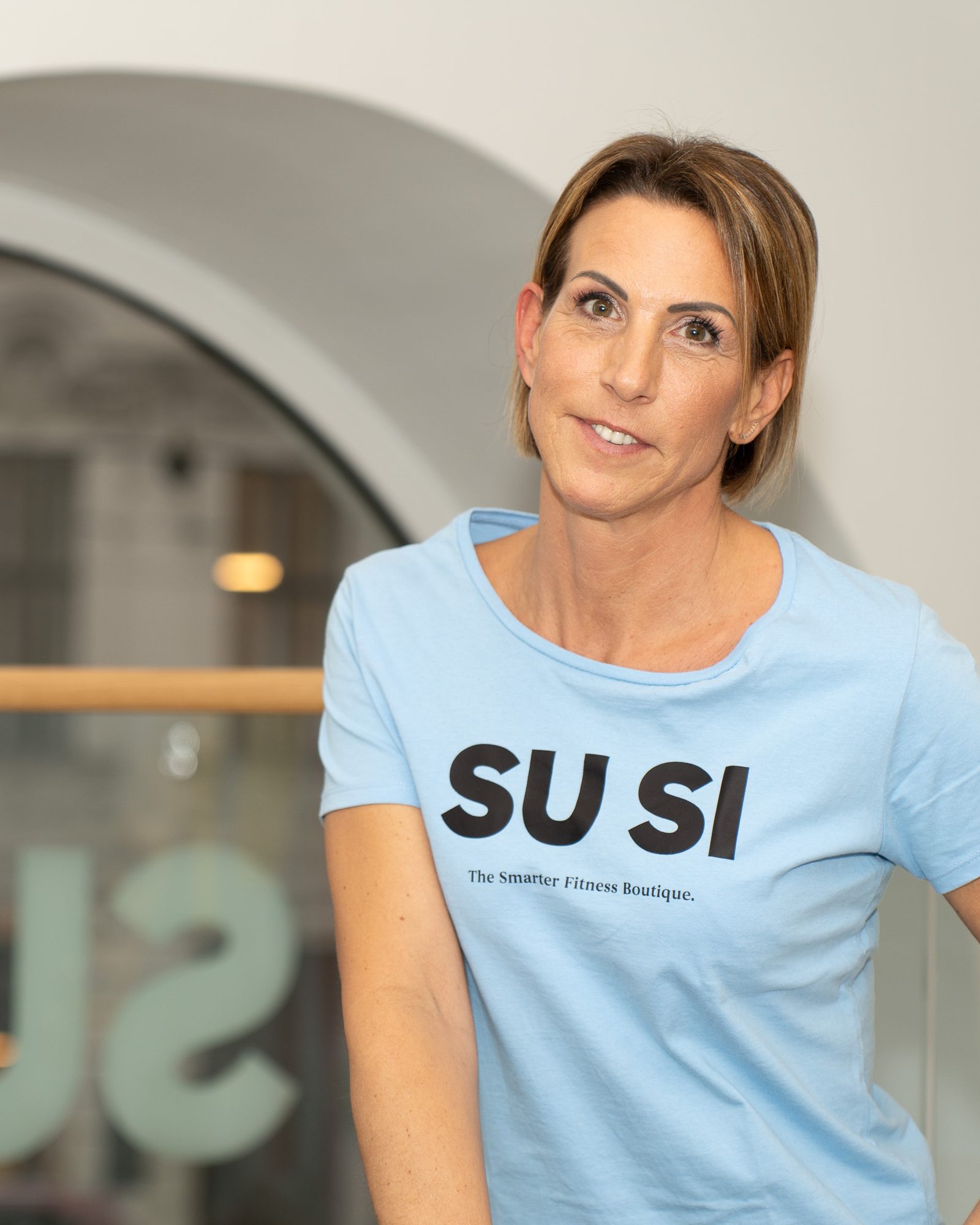 Susi, Inhaberin und Personal Trainerin von SUSI, im Studio